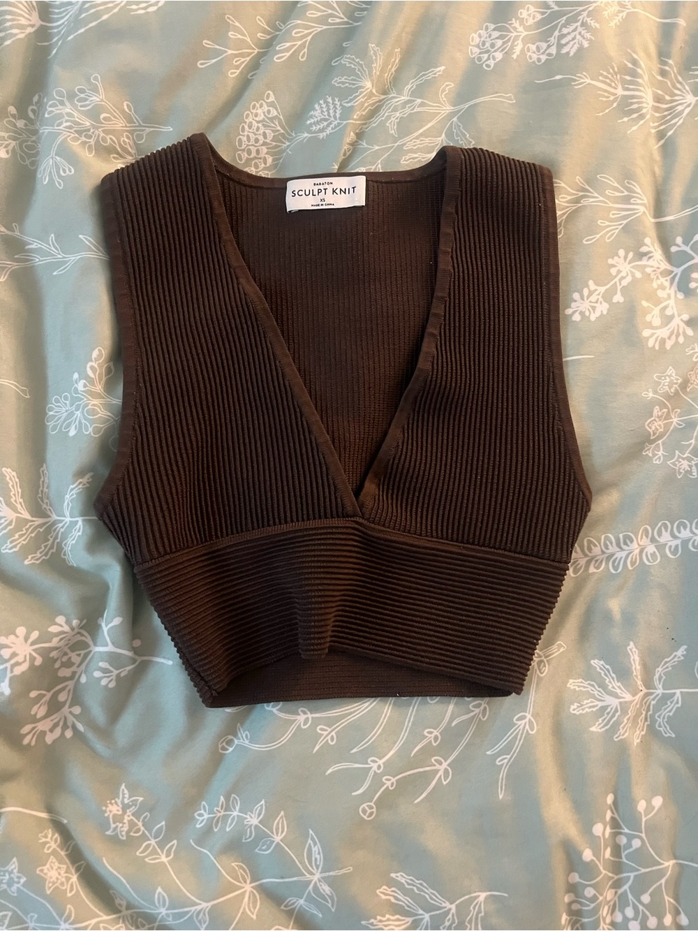 Babaton Black Ribbed V-Neck Sculpt Knit Tank
